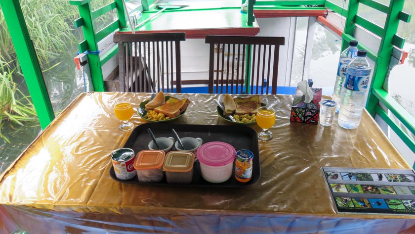 Desayuno en el Klotok