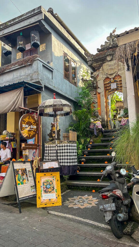 Itinerario de viaje a Bali en 7 días – Restaurante Sun Sun Warung en Ubud