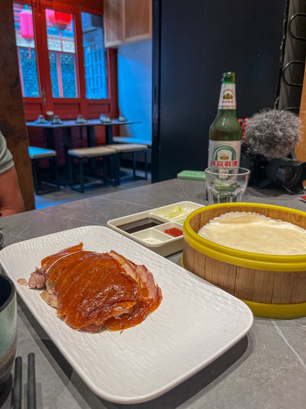 Plato de pato pekin en un restaurante Pekin